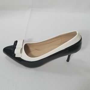 New Ribbon Woman Heel Black & White Color Sz 13.5